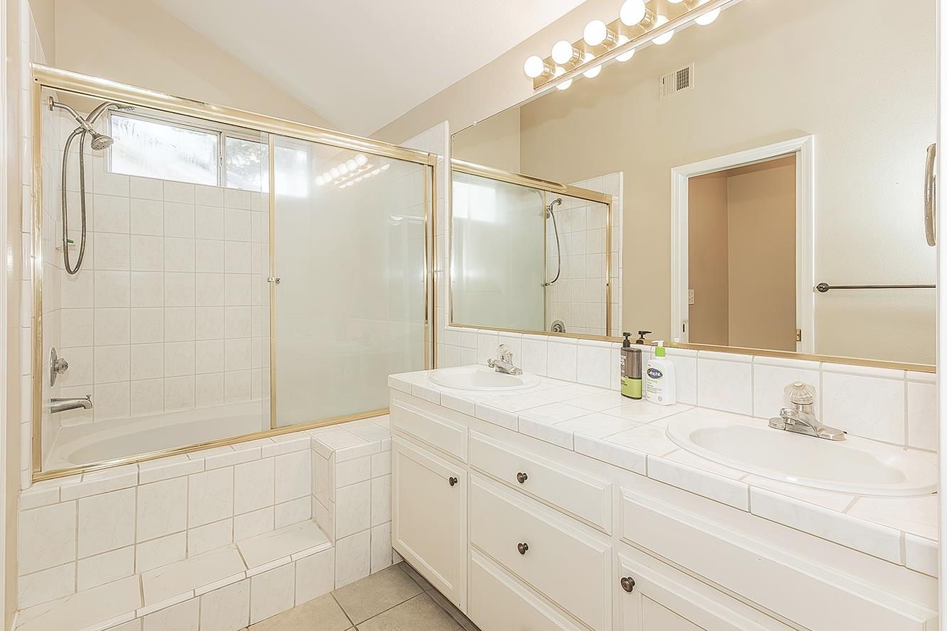 6023 W Alluvial Ave, Fresno, CA 93722