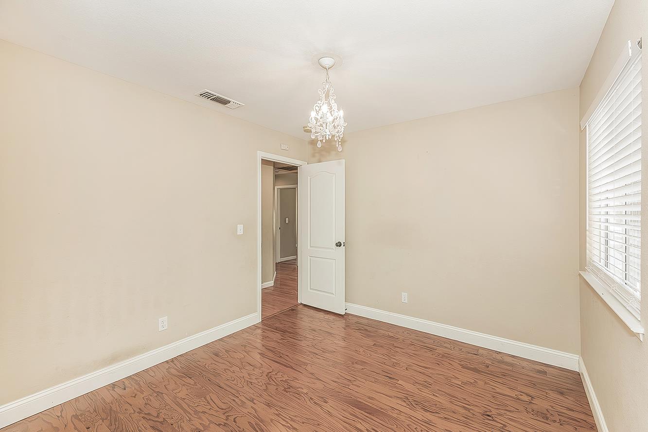 6023 W Alluvial Ave, Fresno, CA 93722