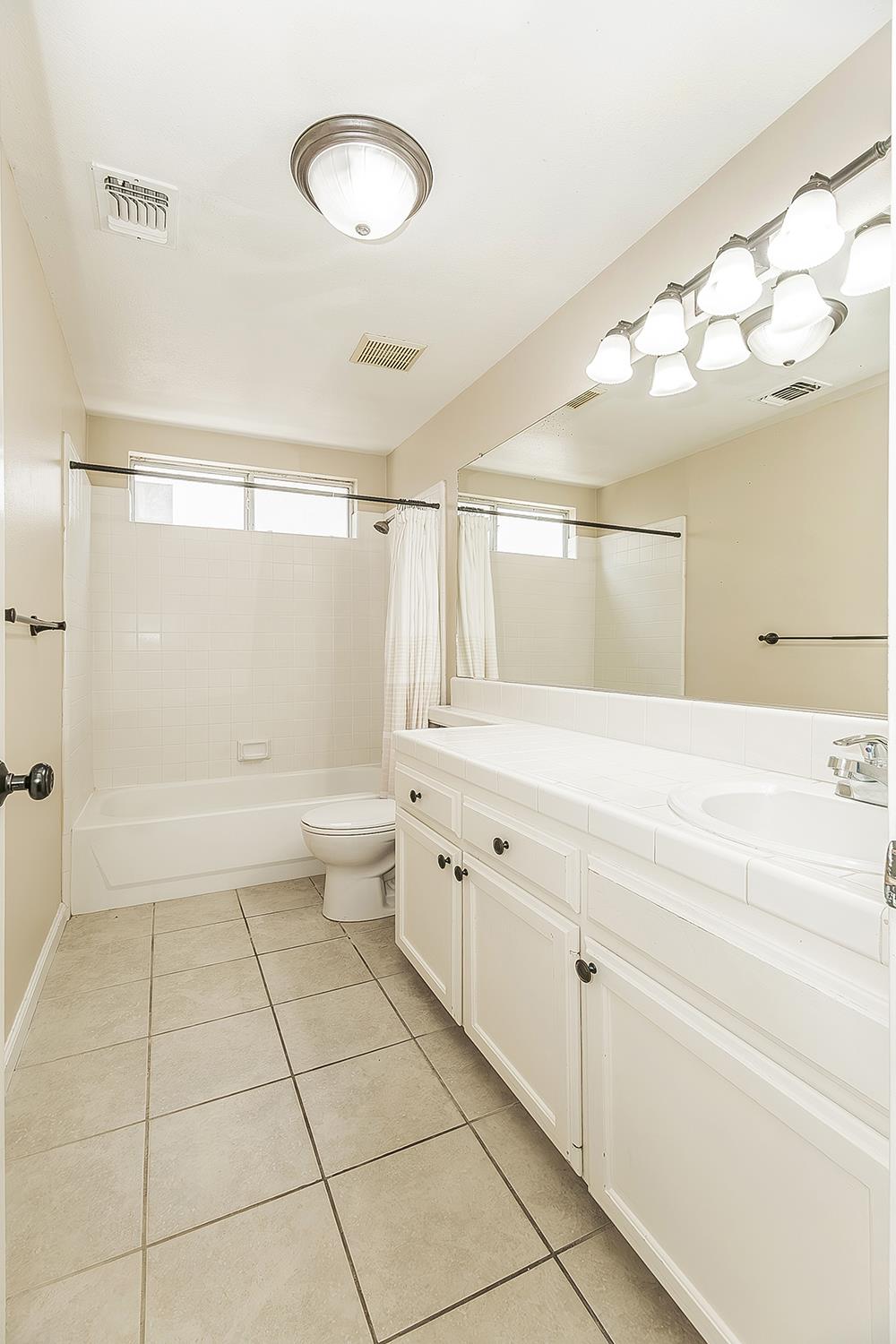 6023 W Alluvial Ave, Fresno, CA 93722