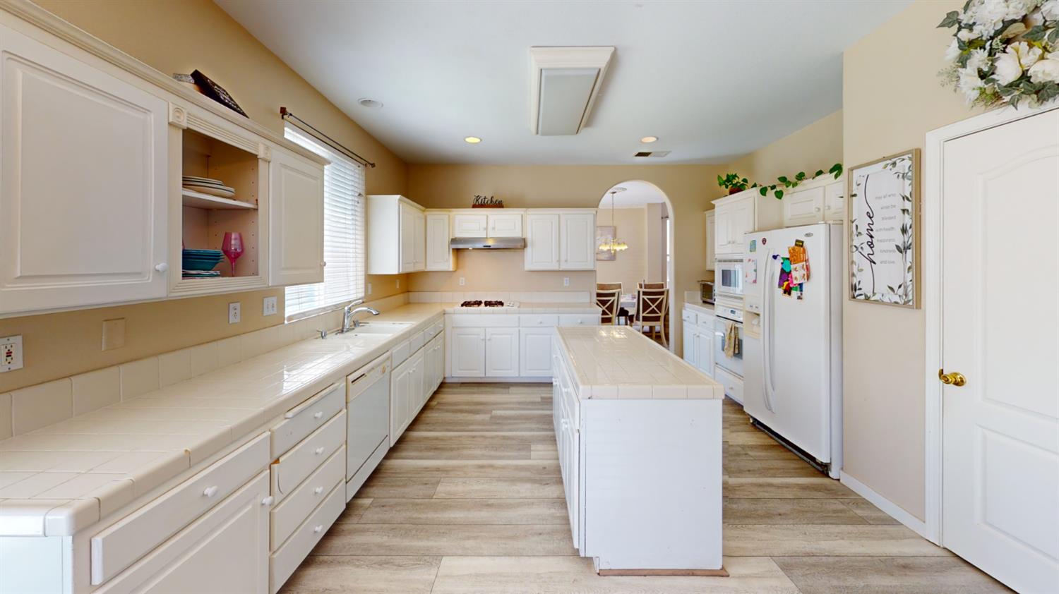 5756 E Pitt Ave, Fresno, CA 93727