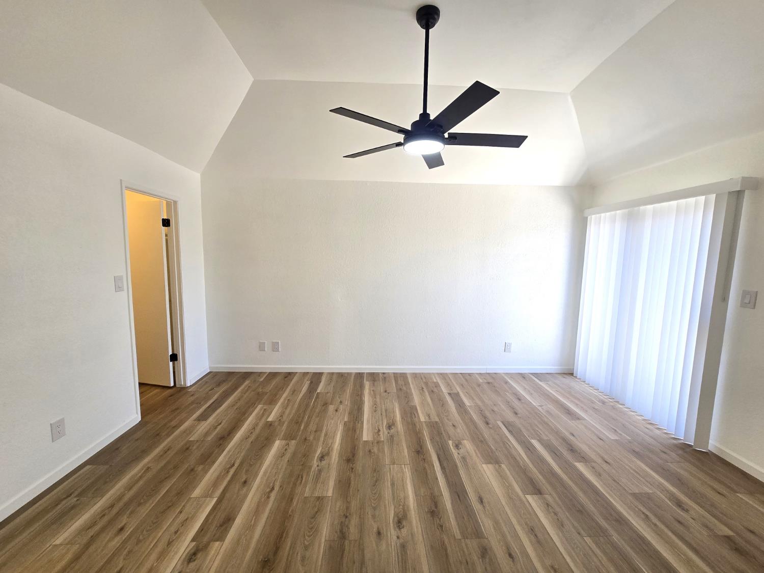 381 E Nees Ave #133, Fresno, CA 93720
