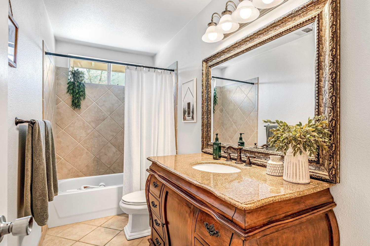 30535 Titan Dr, Coarsegold, CA 93614