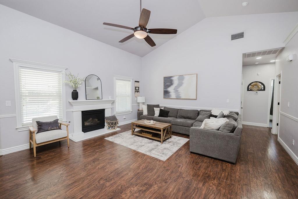 3136 N Mckelvey Ave, Fresno, CA 93727