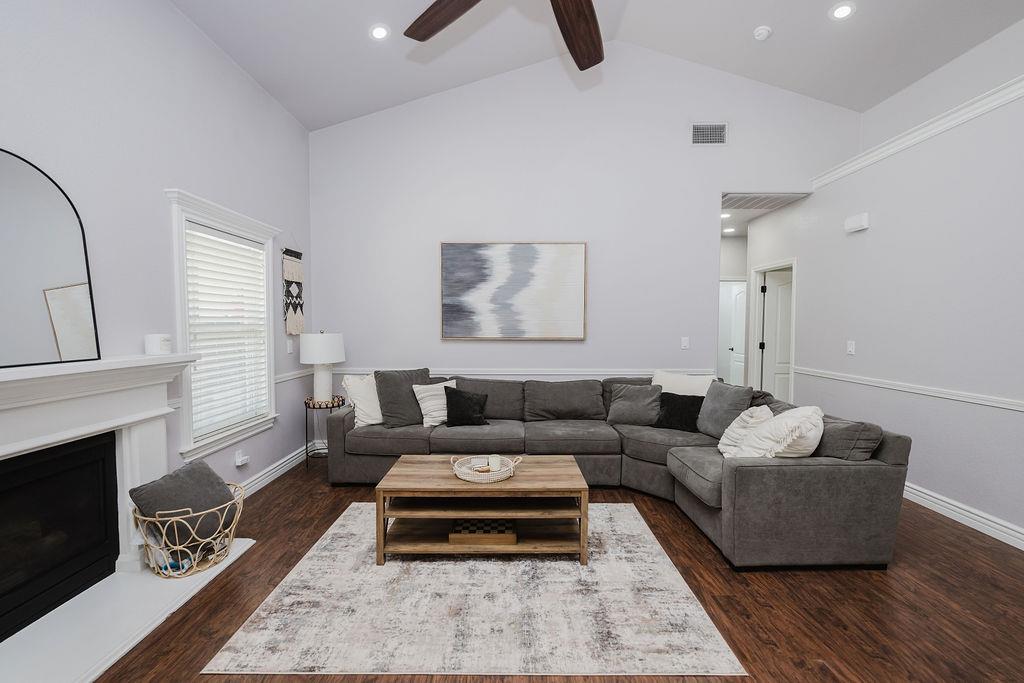 3136 N Mckelvey Ave, Fresno, CA 93727