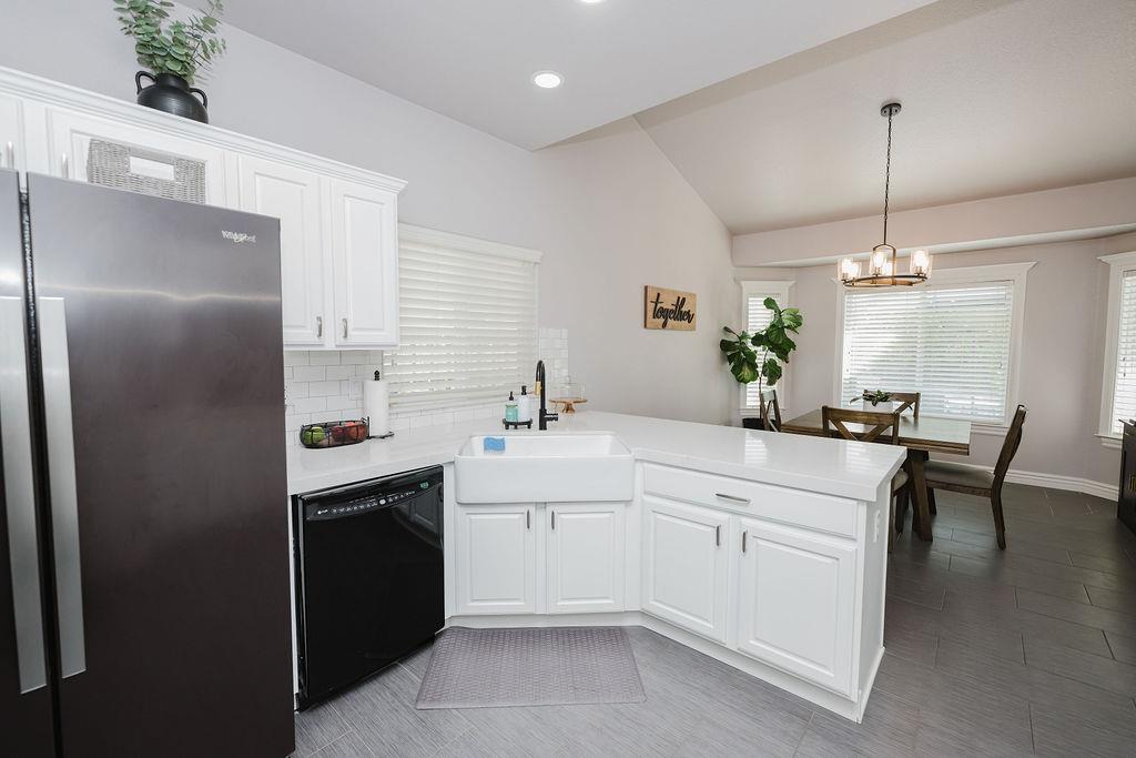 3136 N Mckelvey Ave, Fresno, CA 93727