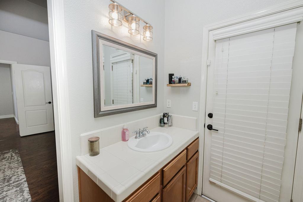 3136 N Mckelvey Ave, Fresno, CA 93727