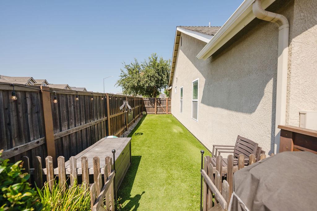 3136 N Mckelvey Ave, Fresno, CA 93727