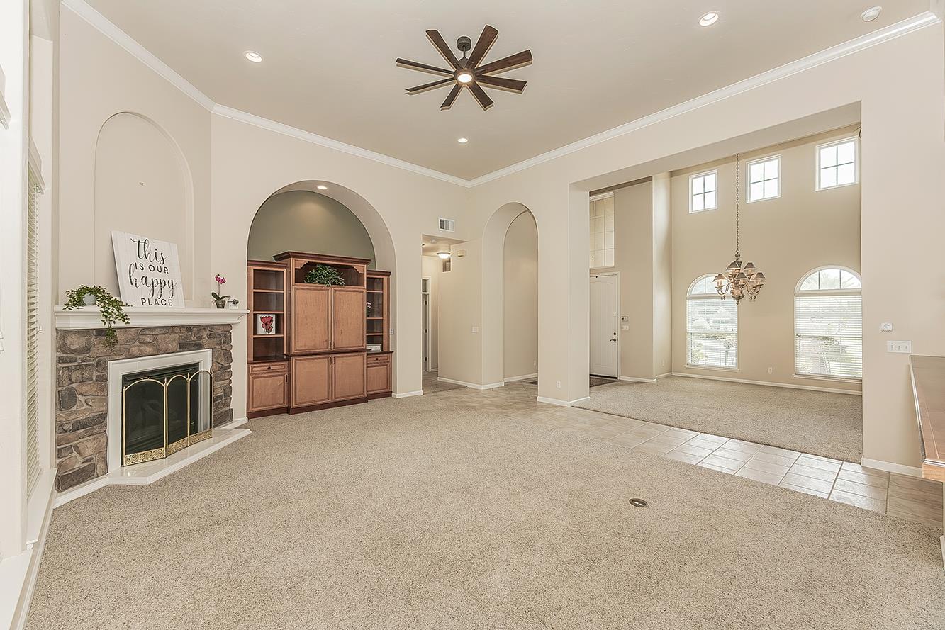 4477 N Quail Lake Dr, Clovis, CA 93619