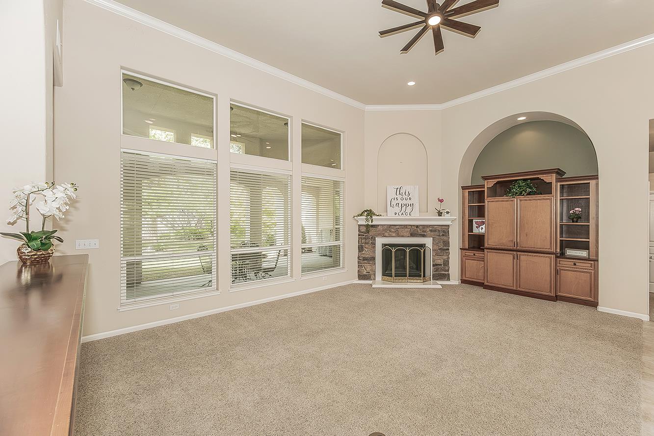 4477 N Quail Lake Dr, Clovis, CA 93619