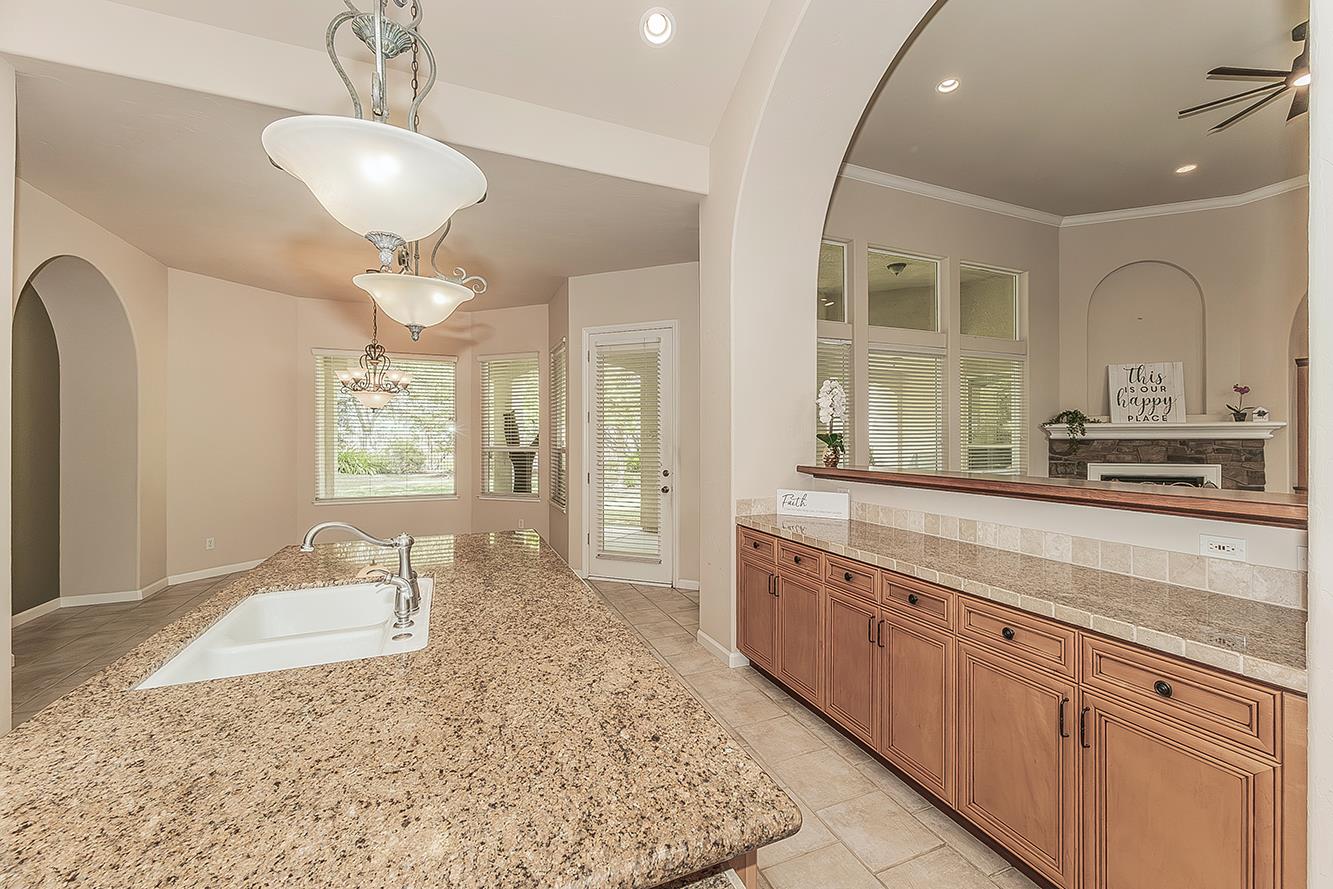 4477 N Quail Lake Dr, Clovis, CA 93619