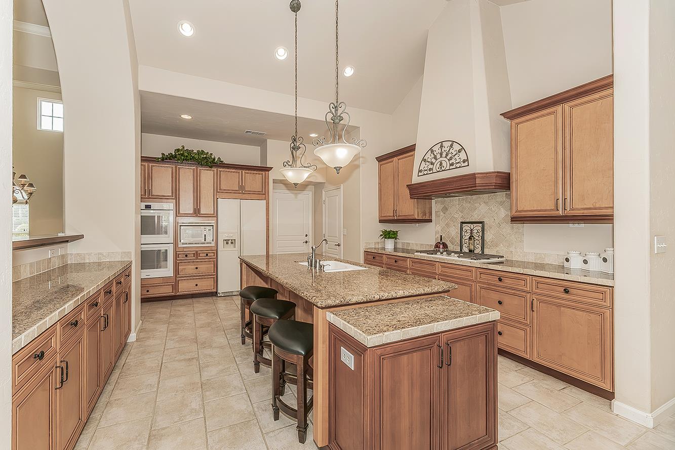 4477 N Quail Lake Dr, Clovis, CA 93619