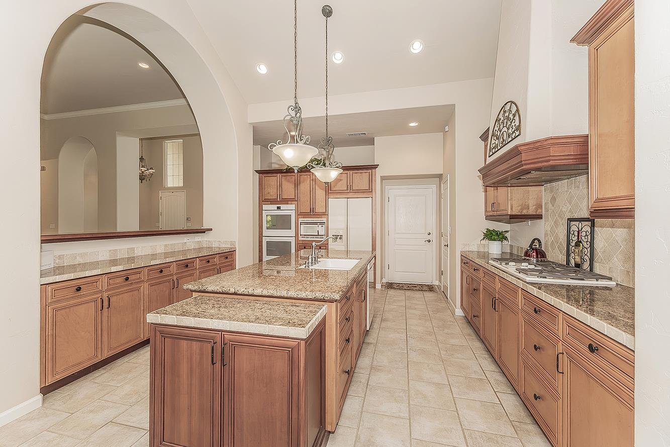 4477 N Quail Lake Dr, Clovis, CA 93619