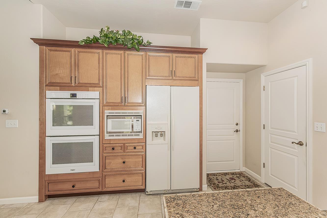 4477 N Quail Lake Dr, Clovis, CA 93619