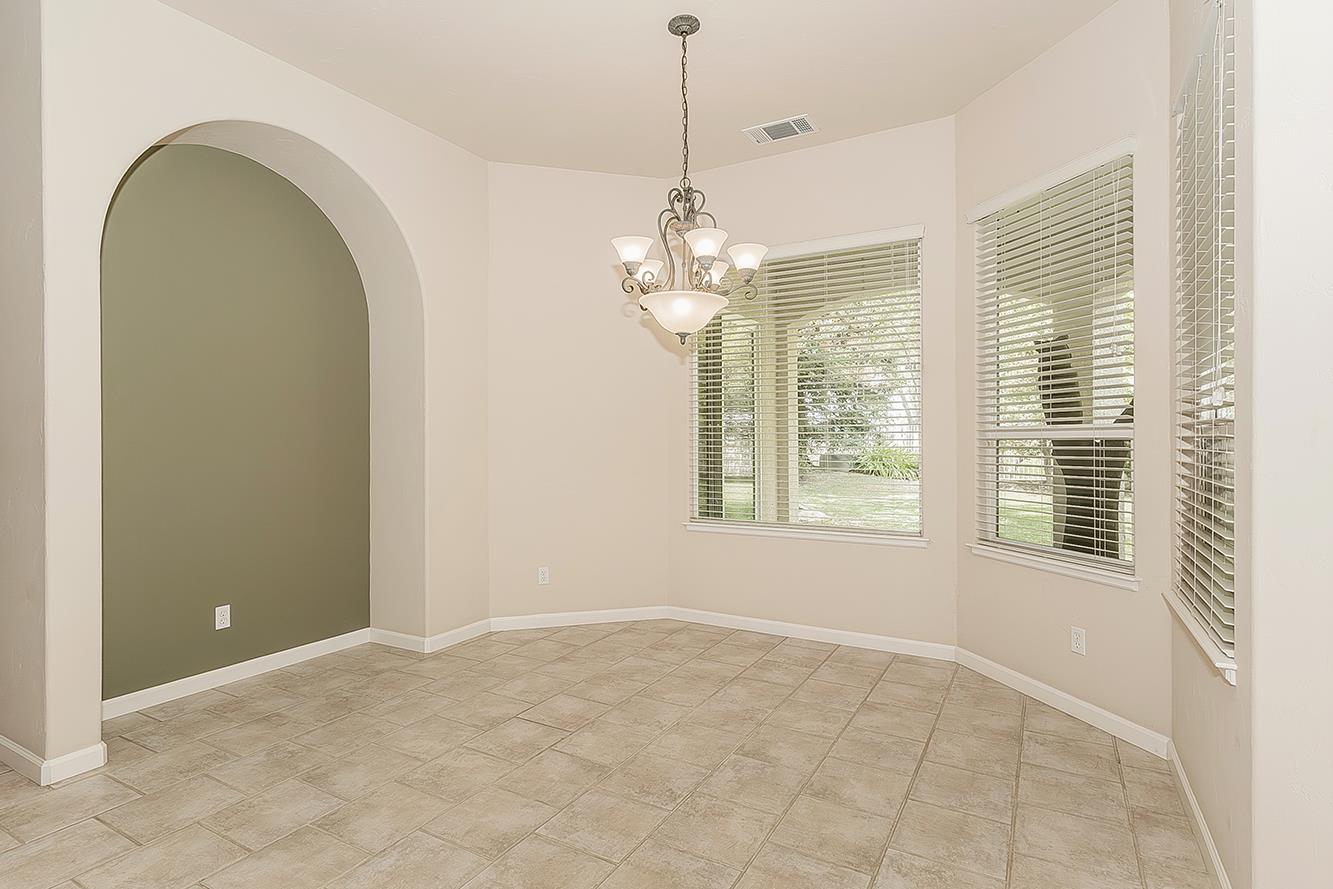 4477 N Quail Lake Dr, Clovis, CA 93619