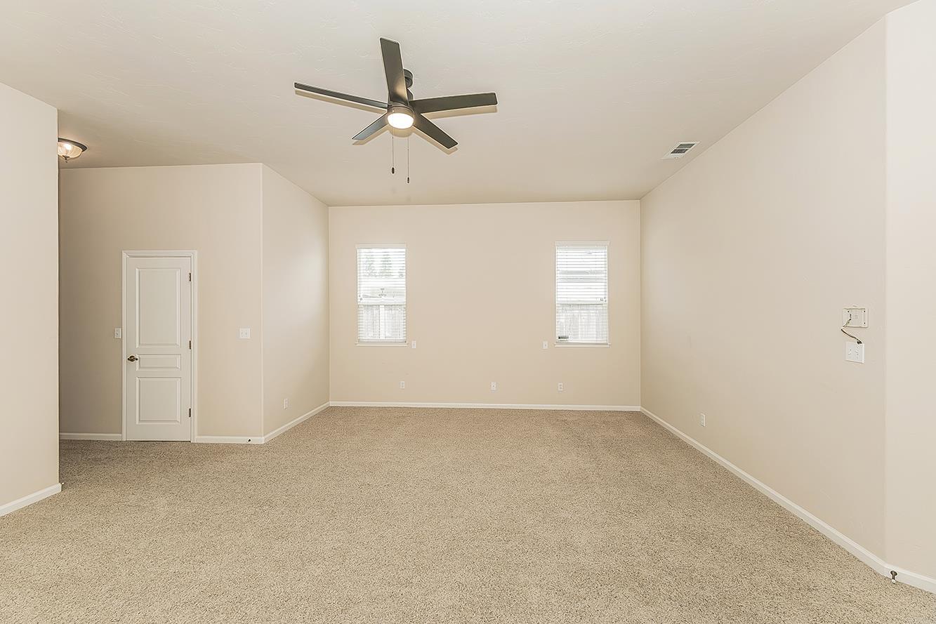 4477 N Quail Lake Dr, Clovis, CA 93619
