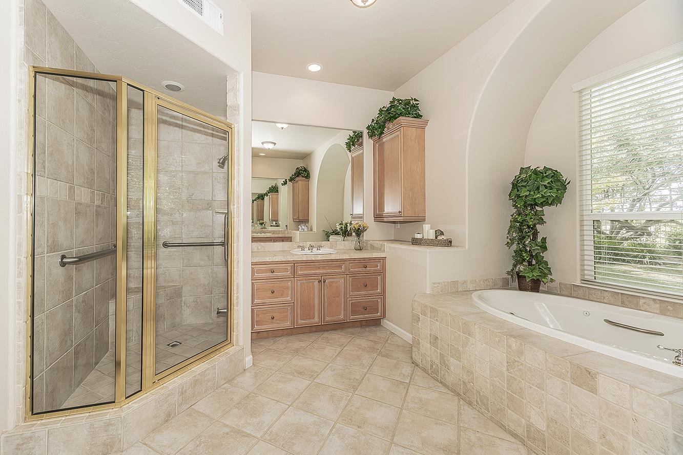 4477 N Quail Lake Dr, Clovis, CA 93619