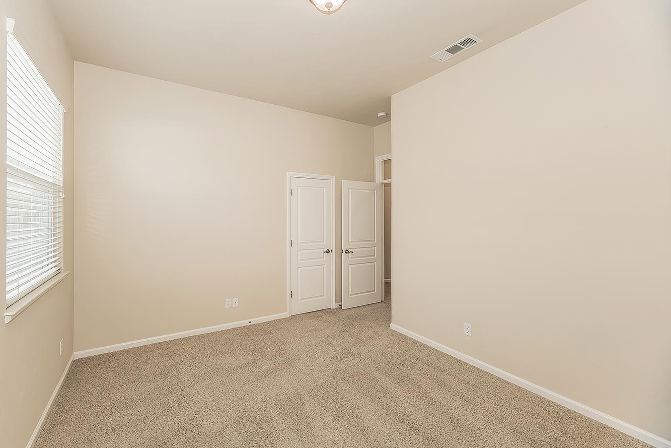 4477 N Quail Lake Dr, Clovis, CA 93619