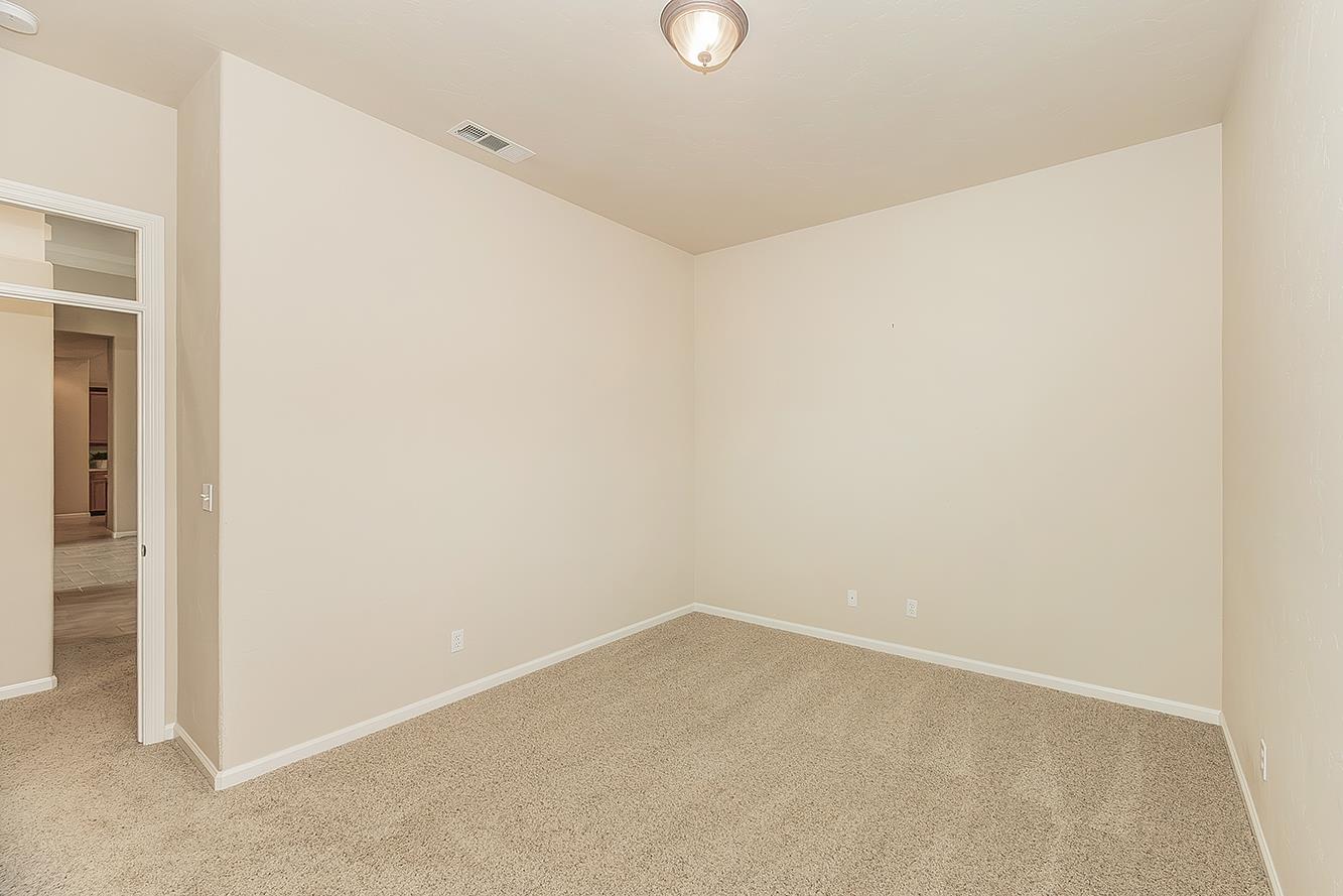 4477 N Quail Lake Dr, Clovis, CA 93619