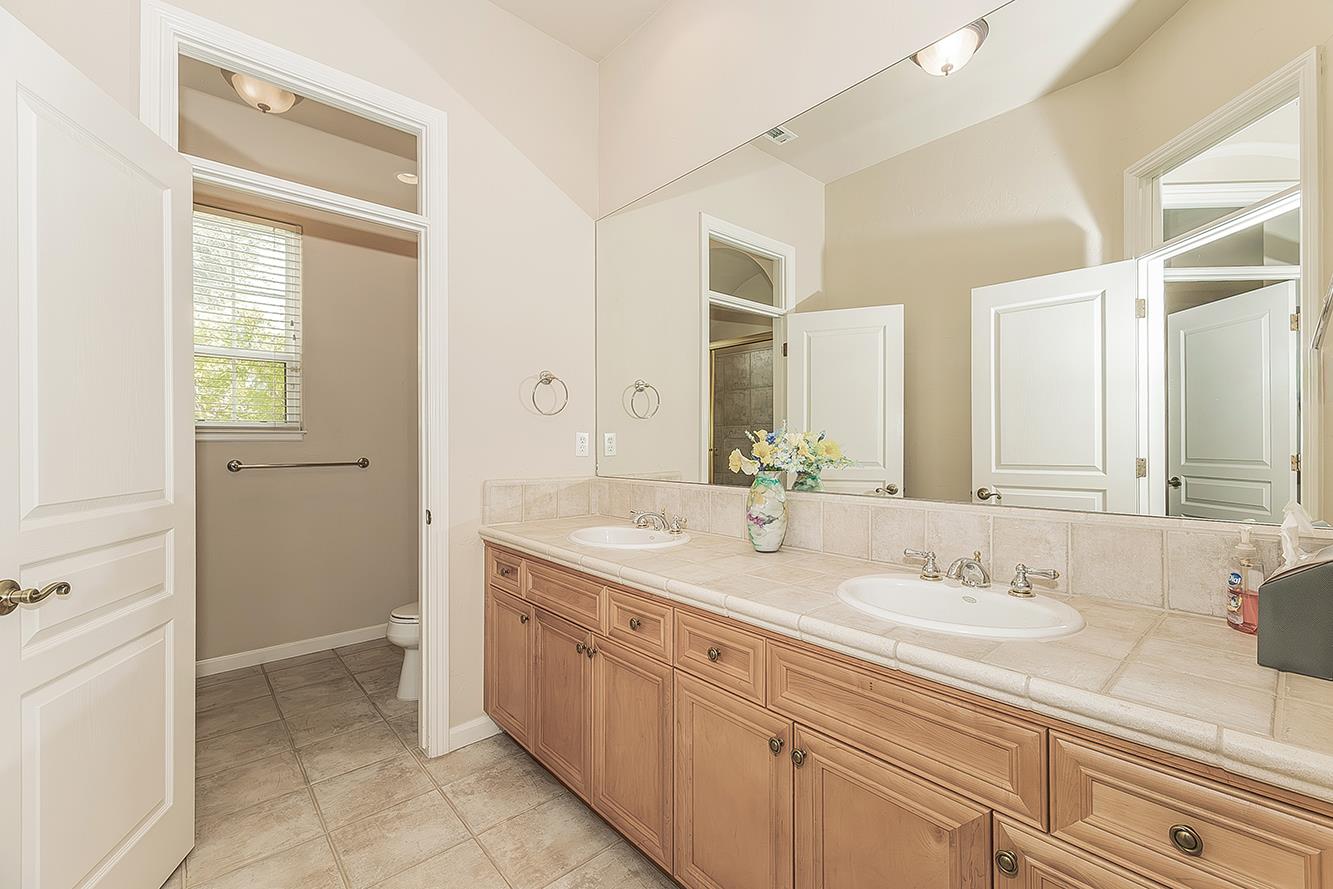 4477 N Quail Lake Dr, Clovis, CA 93619
