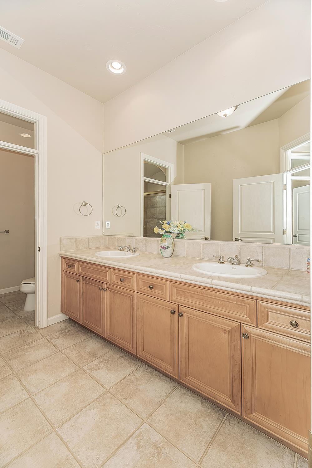 4477 N Quail Lake Dr, Clovis, CA 93619