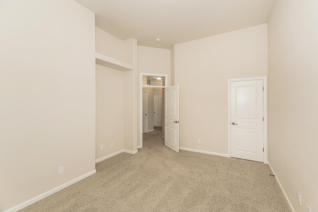4477 N Quail Lake Dr, Clovis, CA 93619