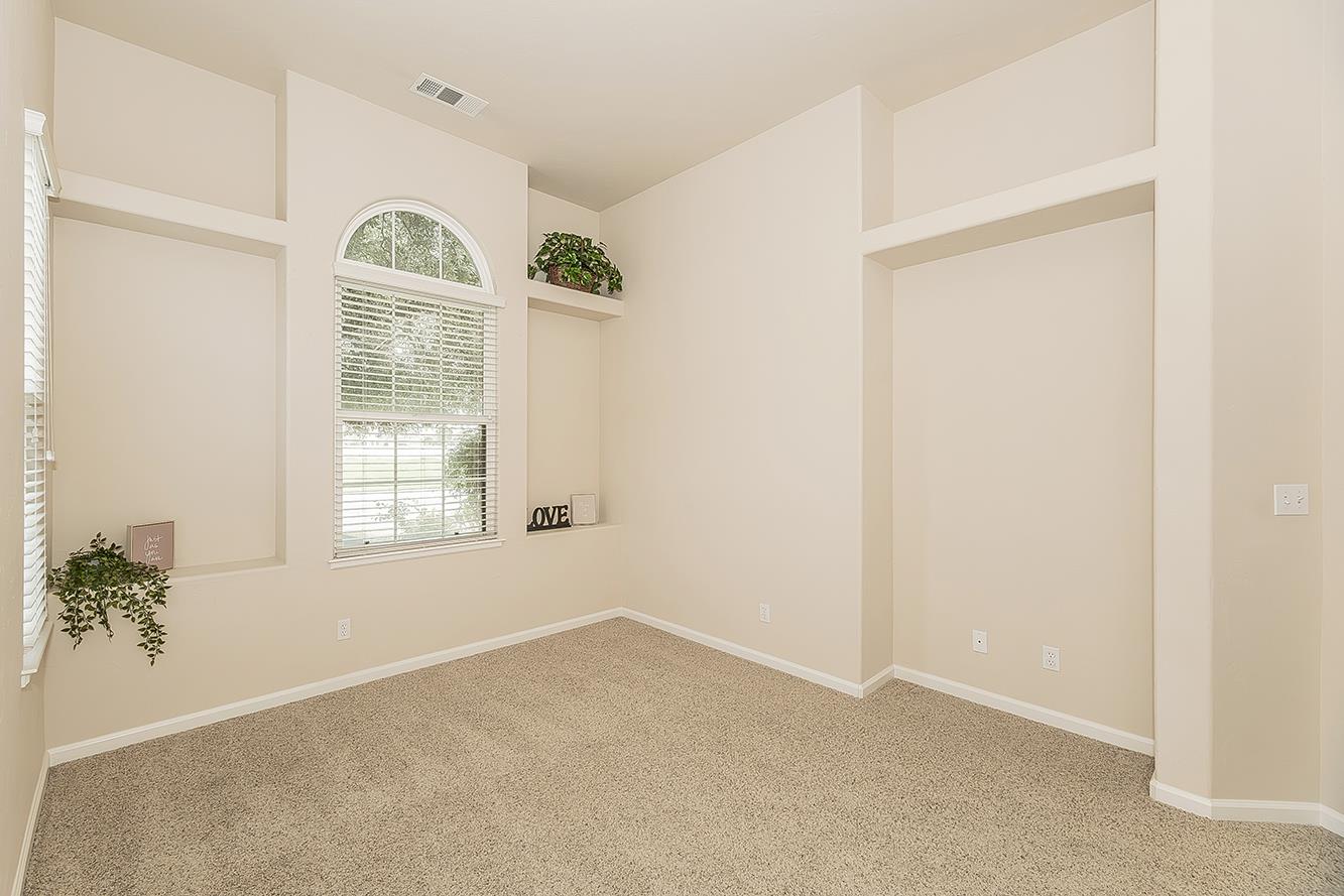 4477 N Quail Lake Dr, Clovis, CA 93619