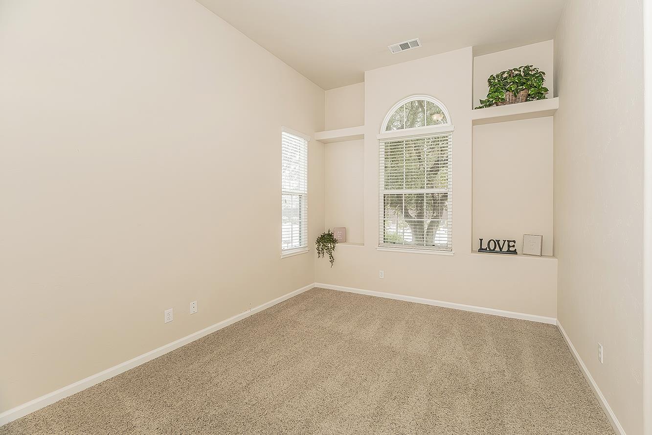 4477 N Quail Lake Dr, Clovis, CA 93619