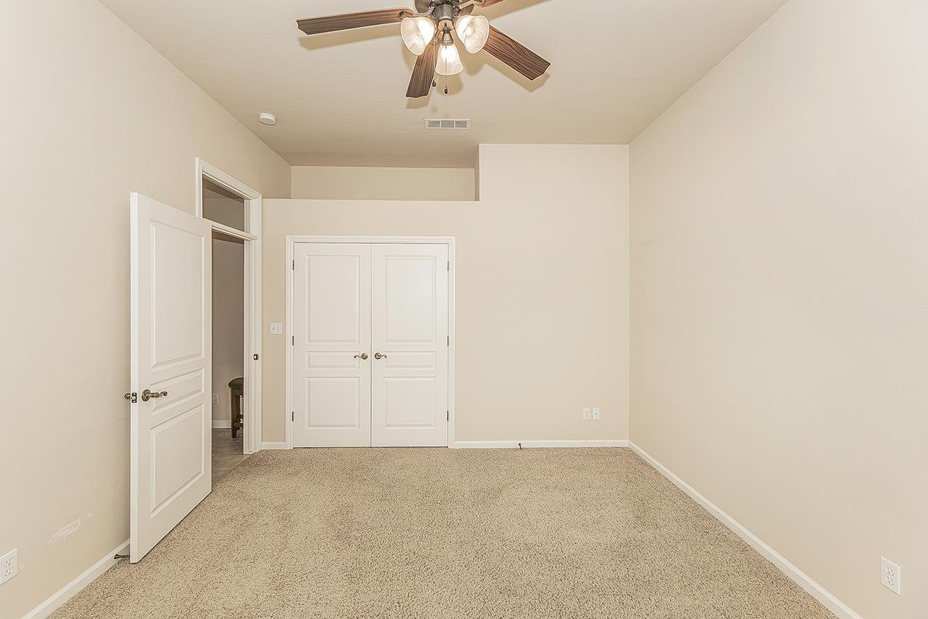 4477 N Quail Lake Dr, Clovis, CA 93619