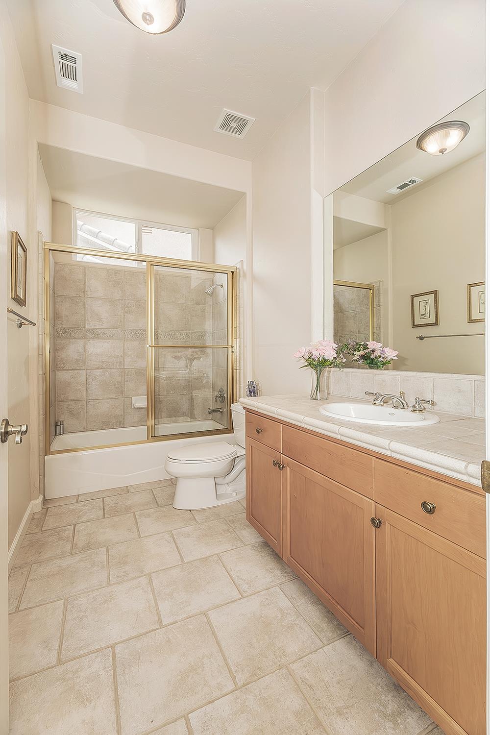 4477 N Quail Lake Dr, Clovis, CA 93619