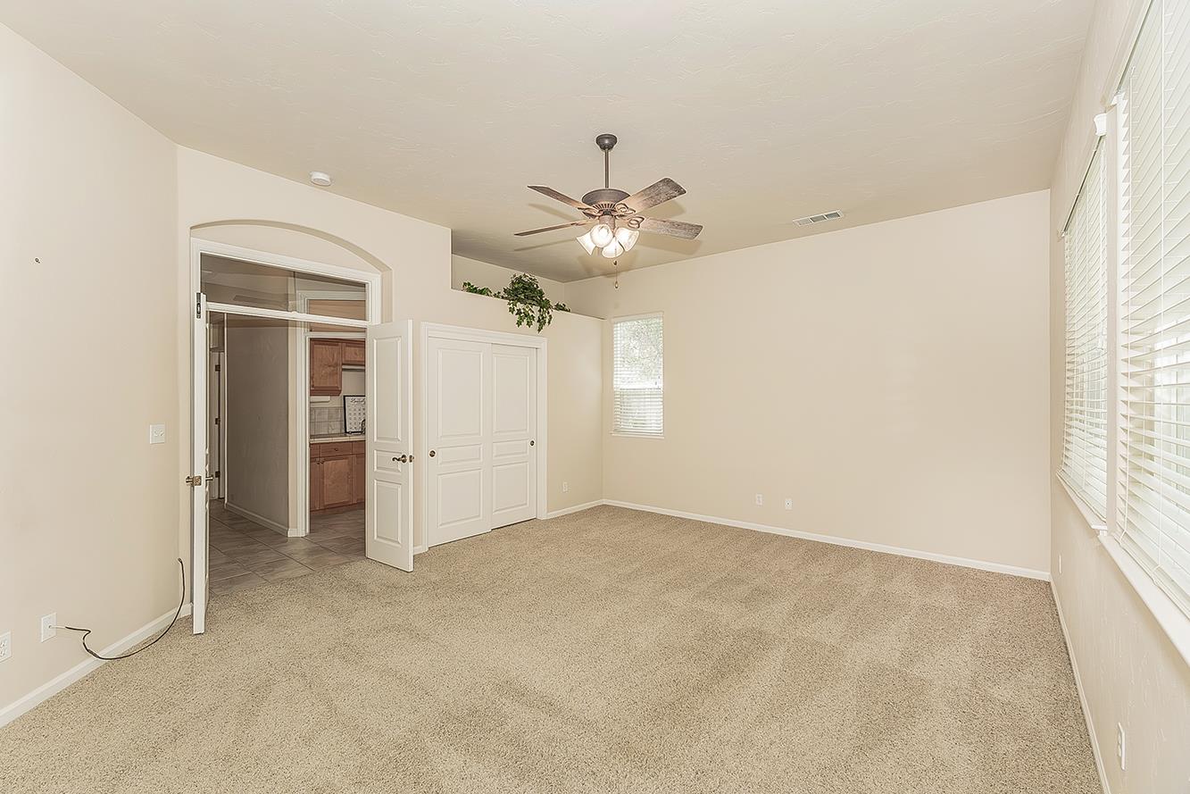 4477 N Quail Lake Dr, Clovis, CA 93619
