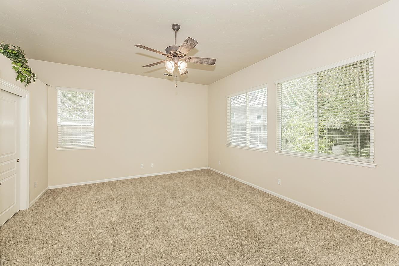 4477 N Quail Lake Dr, Clovis, CA 93619