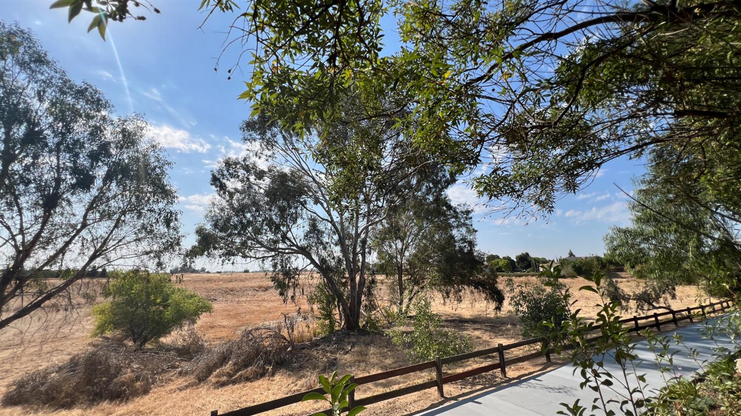 4477 N Quail Lake Dr, Clovis, CA 93619