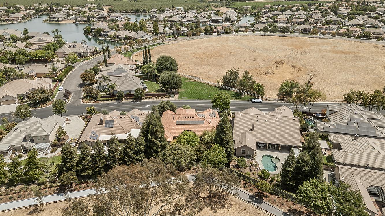 4477 N Quail Lake Dr, Clovis, CA 93619