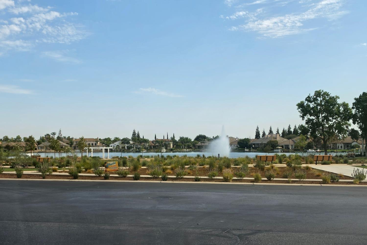 4477 N Quail Lake Dr, Clovis, CA 93619