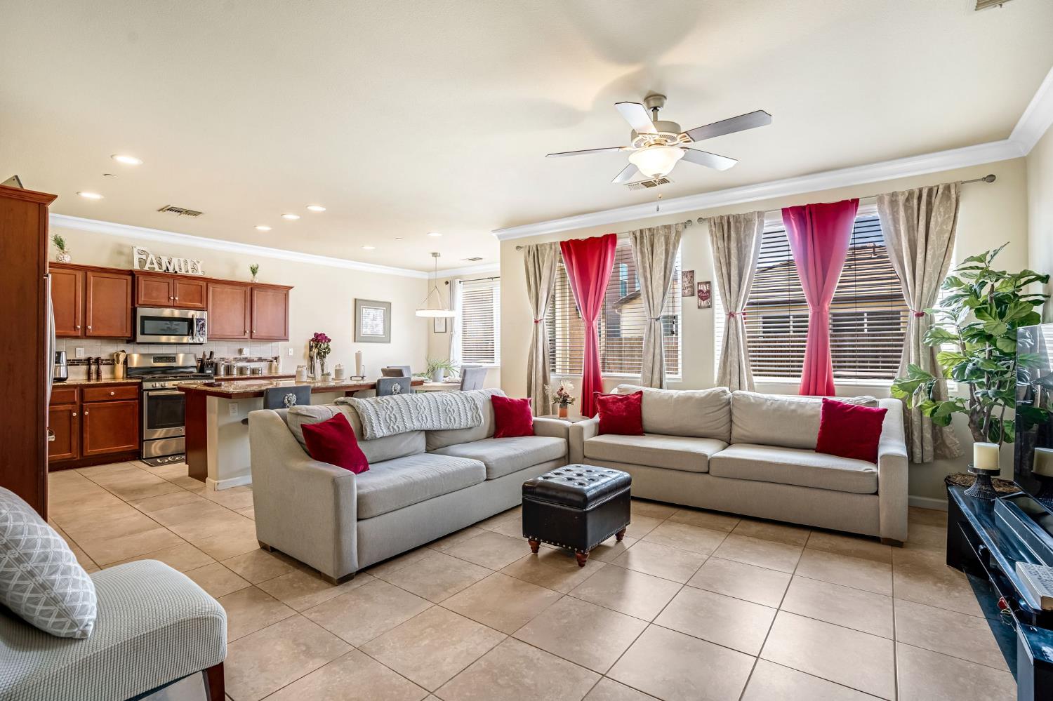 3834 Hampton Way, Clovis, CA 93619
