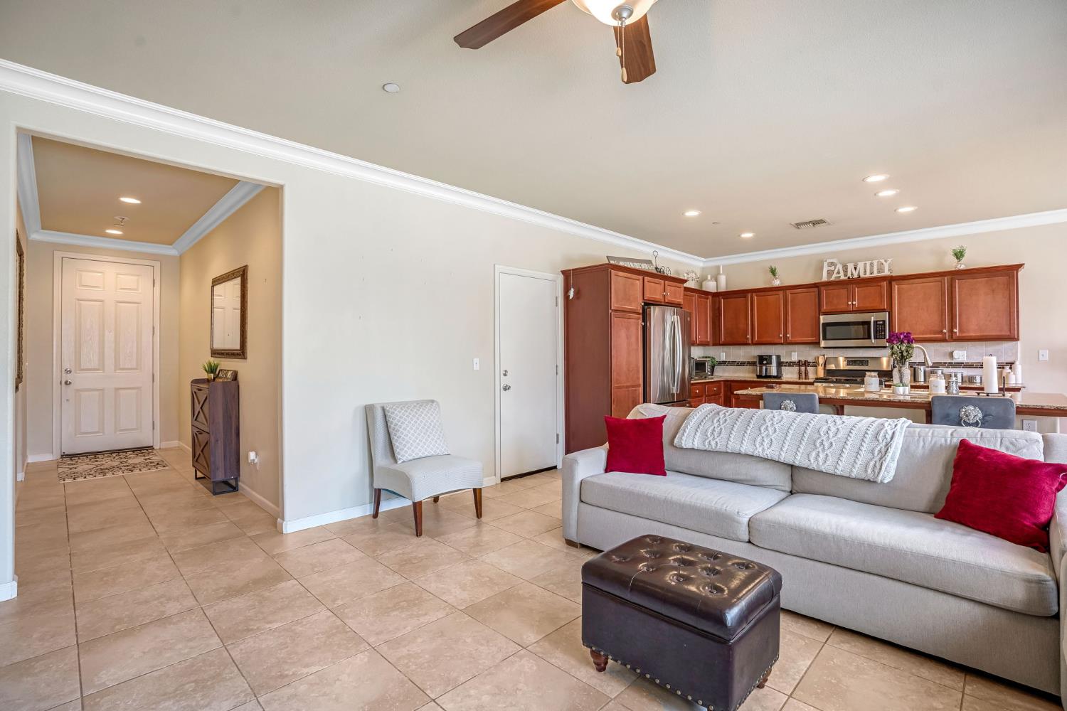 3834 Hampton Way, Clovis, CA 93619