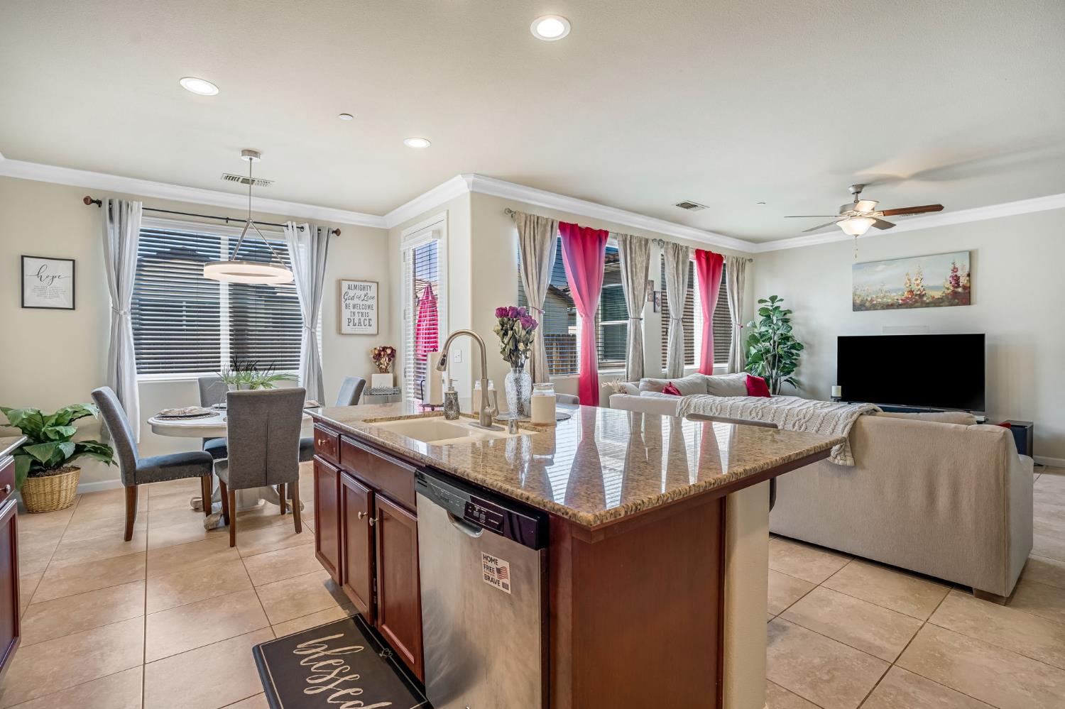 3834 Hampton Way, Clovis, CA 93619