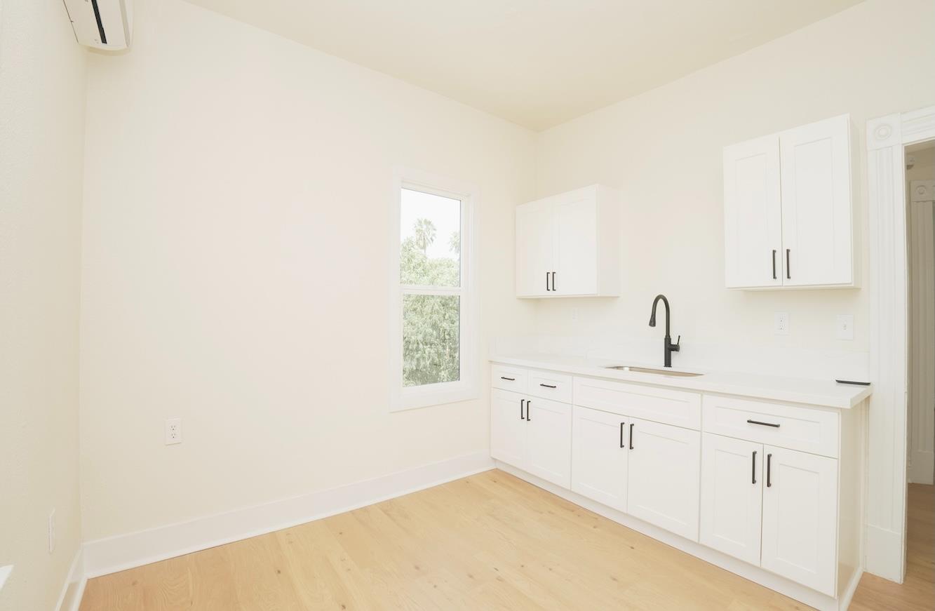 1217 N Palm Ave, Fresno, CA 93728