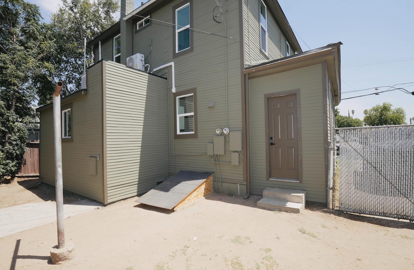 1217 N Palm Ave, Fresno, CA 93728