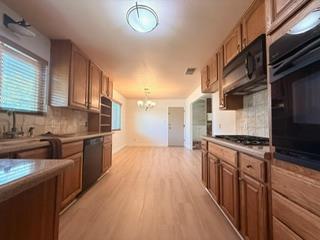743 E Minaretes Ave, Fresno, CA 93720