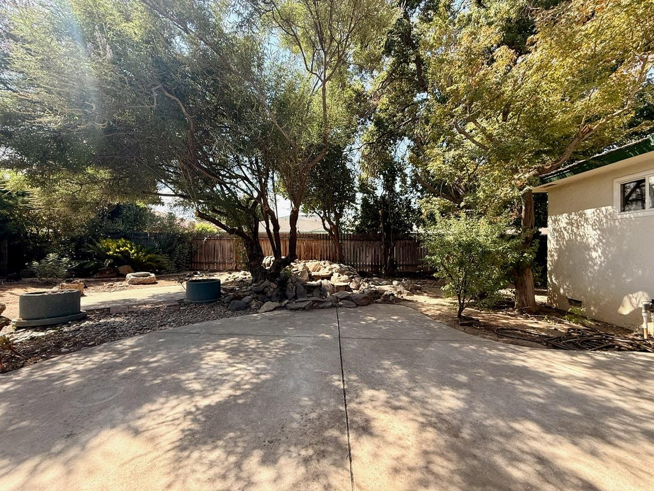 743 E Minaretes Ave, Fresno, CA 93720