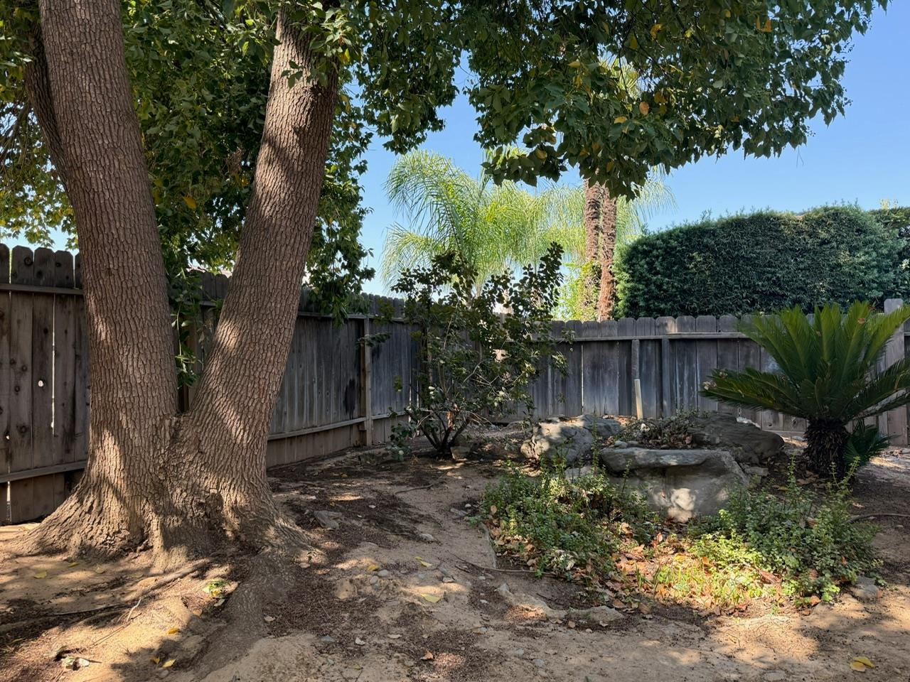 743 E Minaretes Ave, Fresno, CA 93720