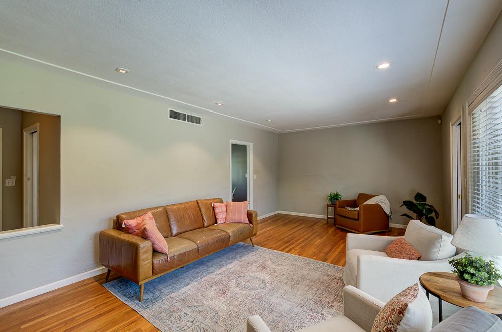 116 E Cortland Ave, Fresno, CA 93704