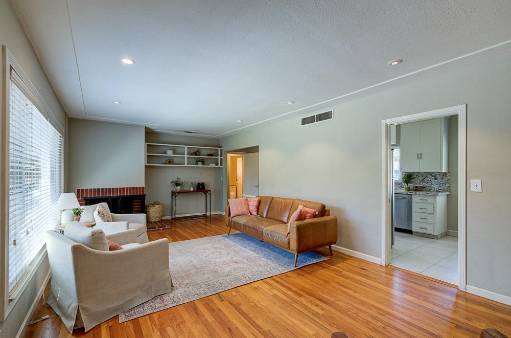116 E Cortland Ave, Fresno, CA 93704