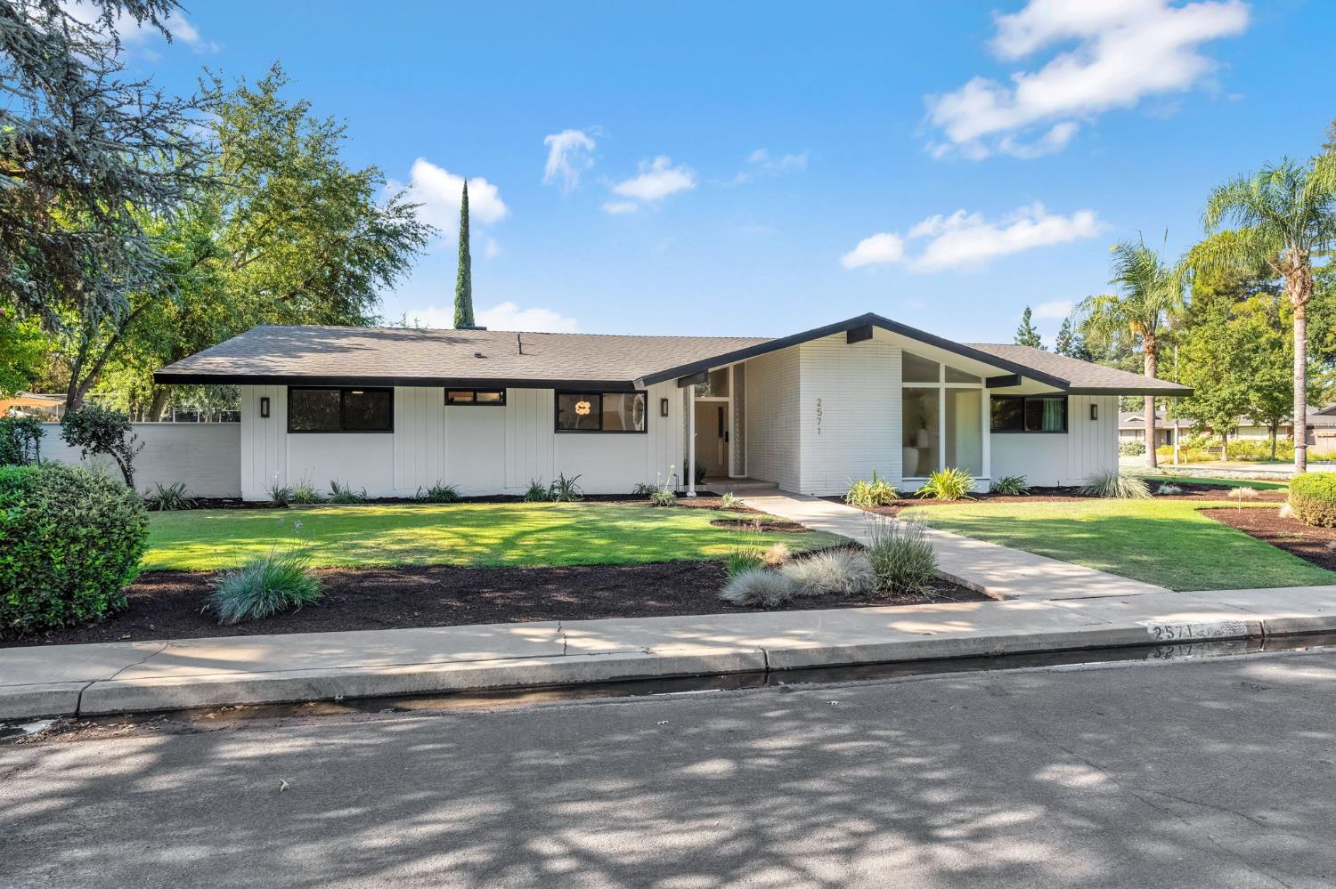 2571 W Magill Ave, Fresno, CA 93711