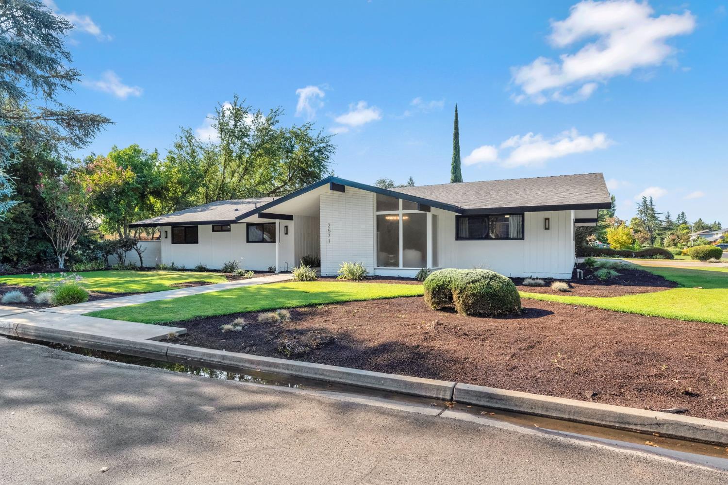 2571 W Magill Ave, Fresno, CA 93711