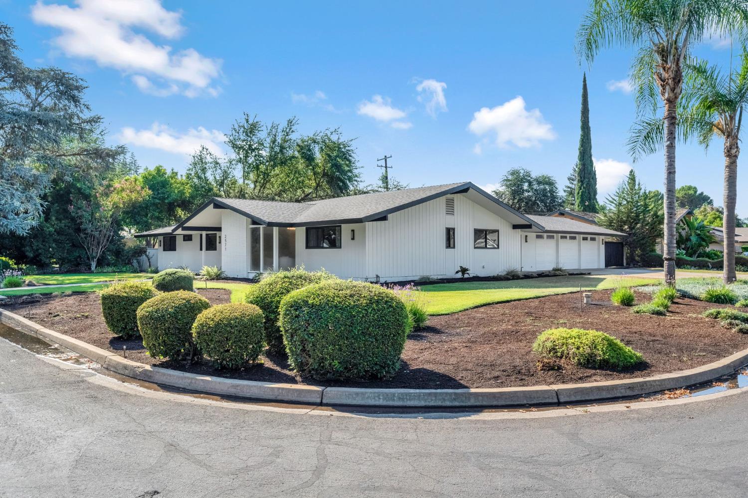 2571 W Magill Ave, Fresno, CA 93711