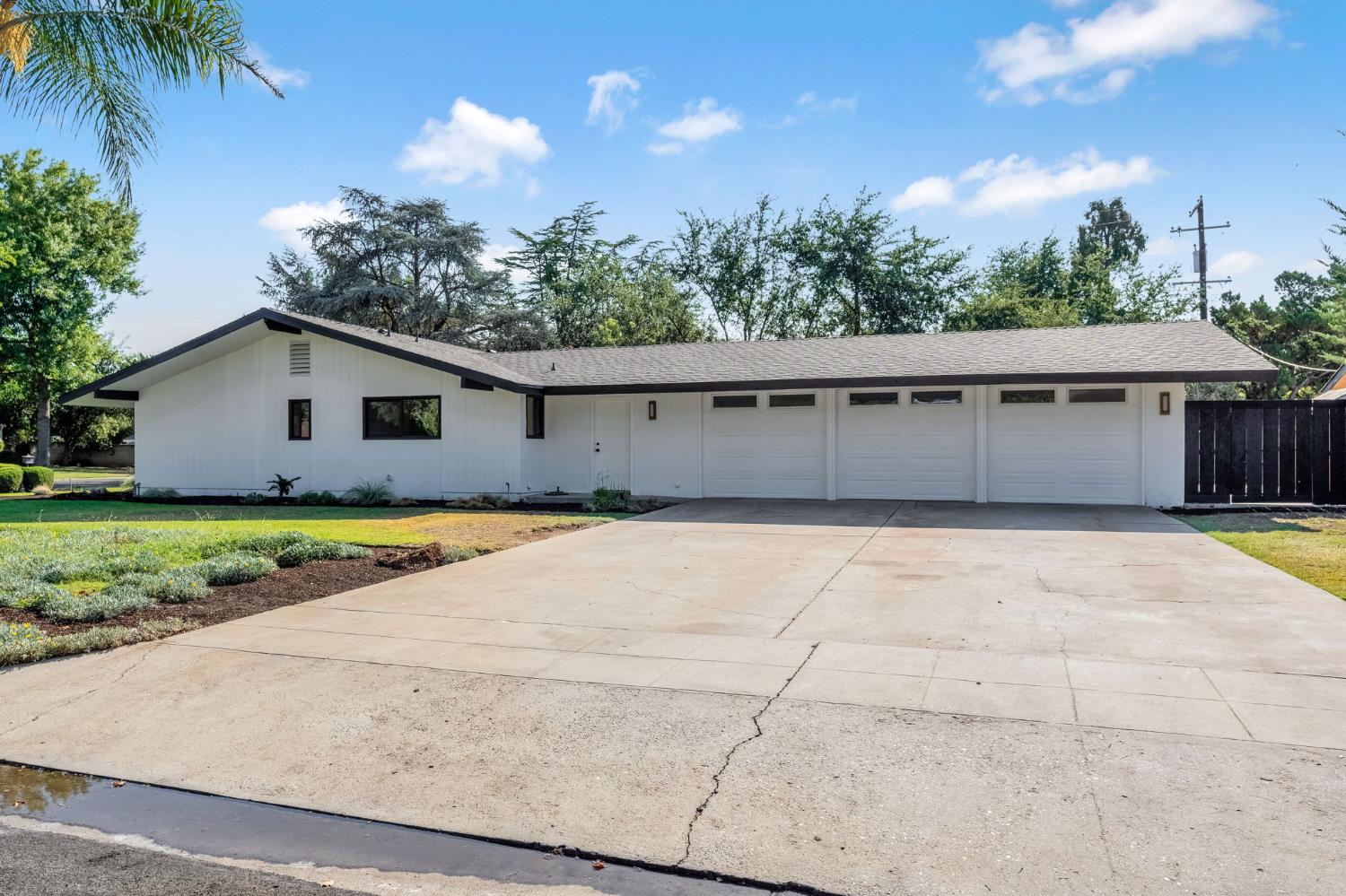 2571 W Magill Ave, Fresno, CA 93711