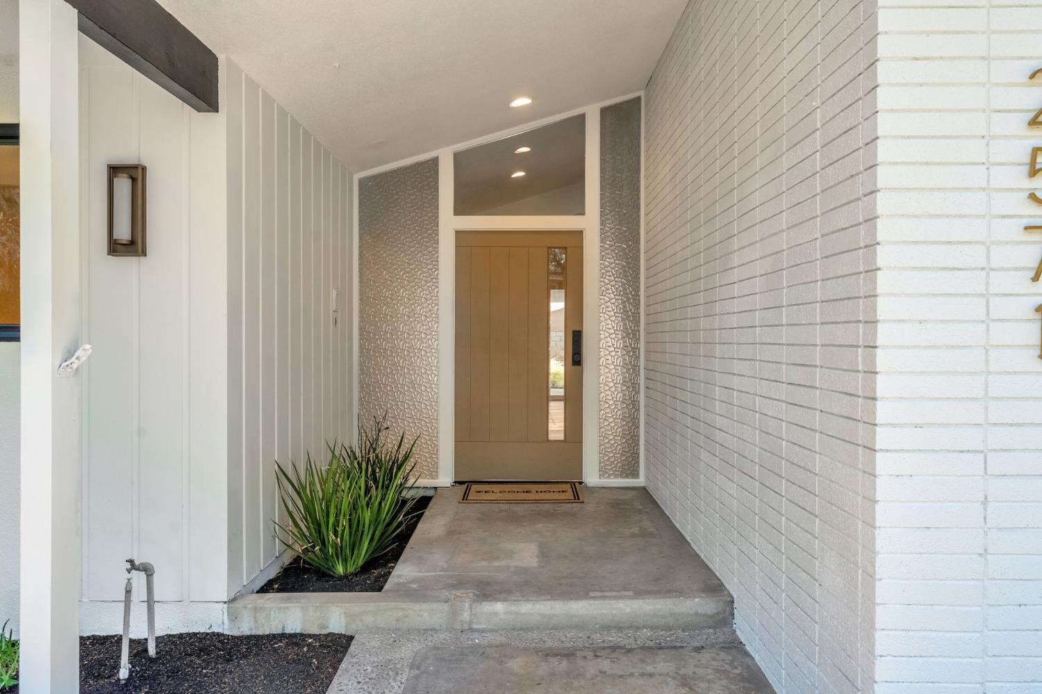 2571 W Magill Ave, Fresno, CA 93711