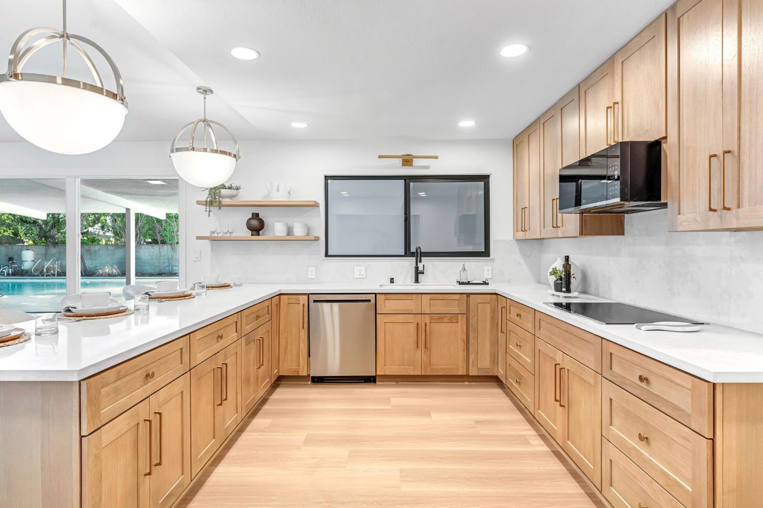 2571 W Magill Ave, Fresno, CA 93711